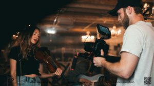 Video giúp thương hiệu truyền tải thông điệp sinh động và cảm xúc hơn so với văn bản.