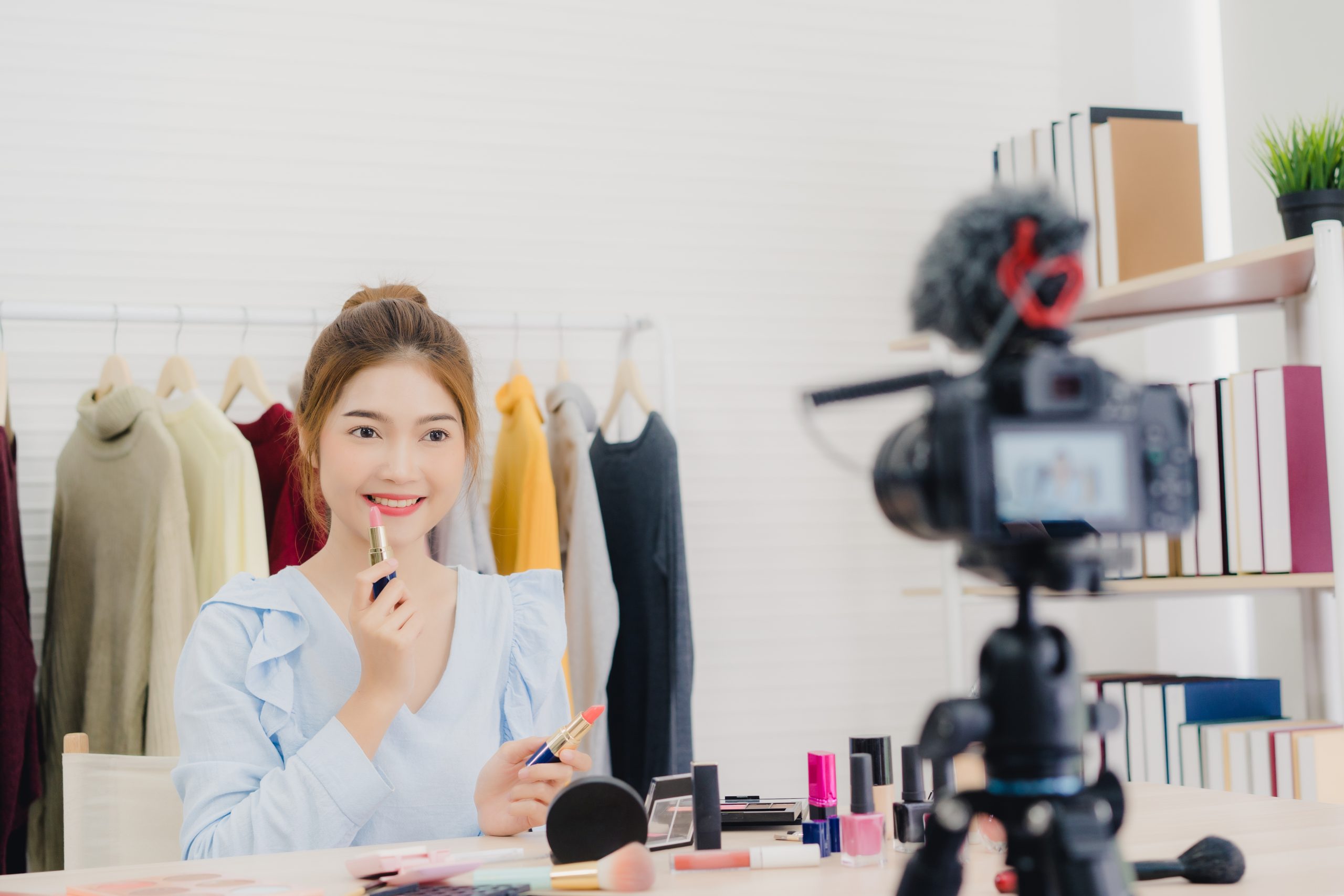 Các loại marketing campaign phổ biến hiện nay gồm Digital Marketing Campaign, Influencer Marketing Campaign, TVC Campaign và Seasonal Campaign.
