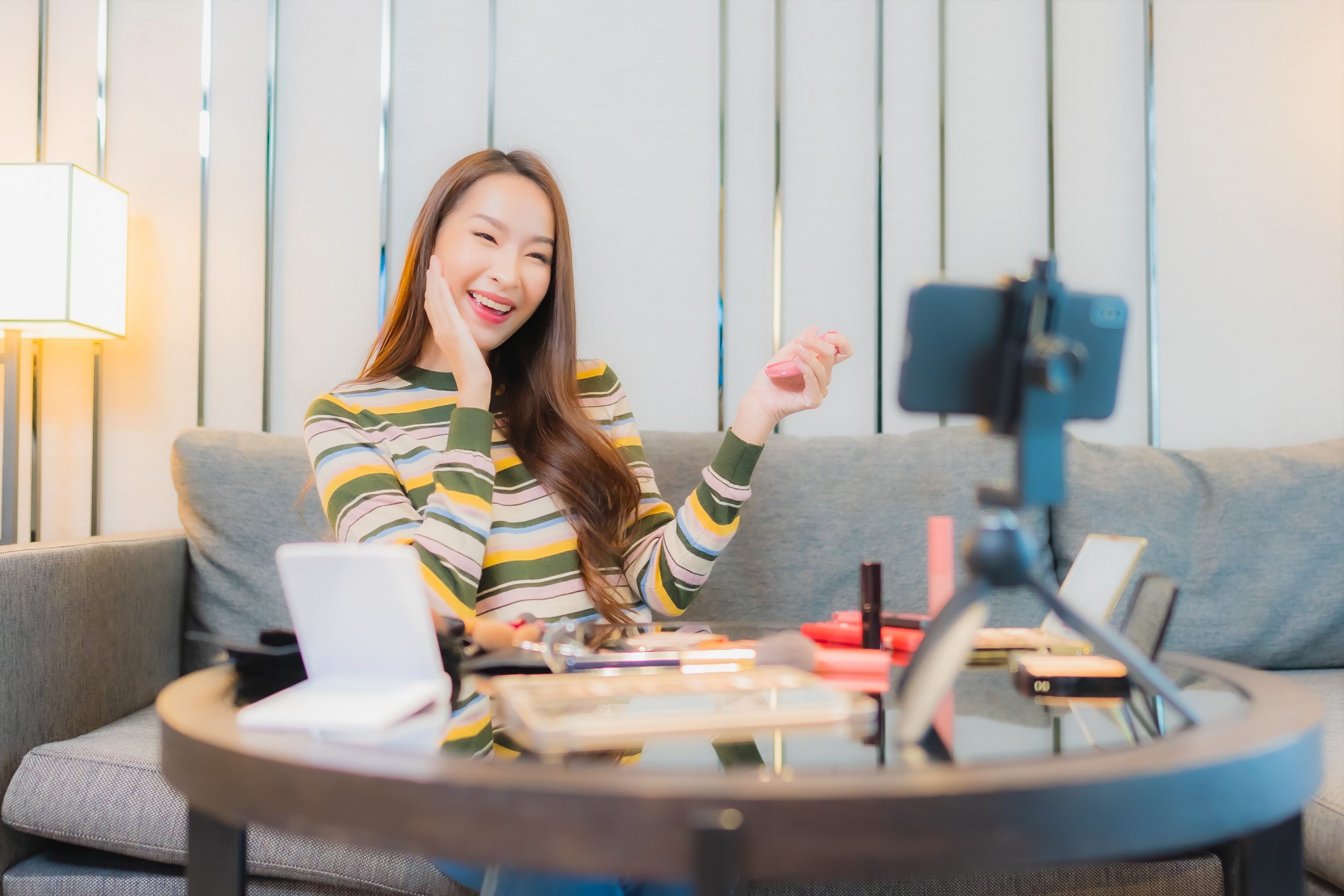 Livestream trực tiếp xu hướng bán hàng bùng nổ trên toàn cầu