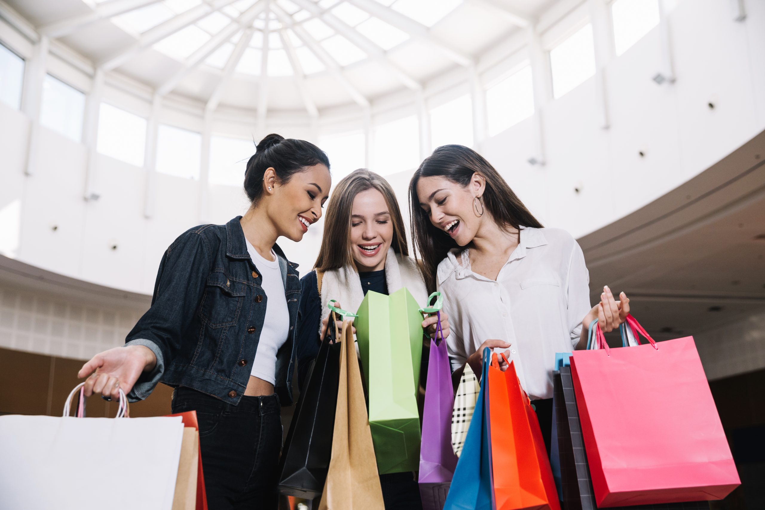 Chiến lược Seasonal Push (tạm dịch: Tiếp thị theo mùa) là loại chiến dịch quảng bá sản phẩm hoặc thương hiệu vào từng mùa, mùa lễ hội trong năm, hoặc các dịp sale lớn (như Black Friday)Chiến lược Seasonal Push (tạm dịch: Tiếp thị theo mùa) là loại chiến dịch quảng bá sản phẩm hoặc thương hiệu vào từng mùa, mùa lễ hội trong năm, hoặc các dịp sale lớn (như Black Friday)